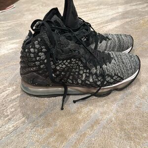 Nike Air Zoom LeBron 17 "black/white" size 12 in GUC with wear perfect daily